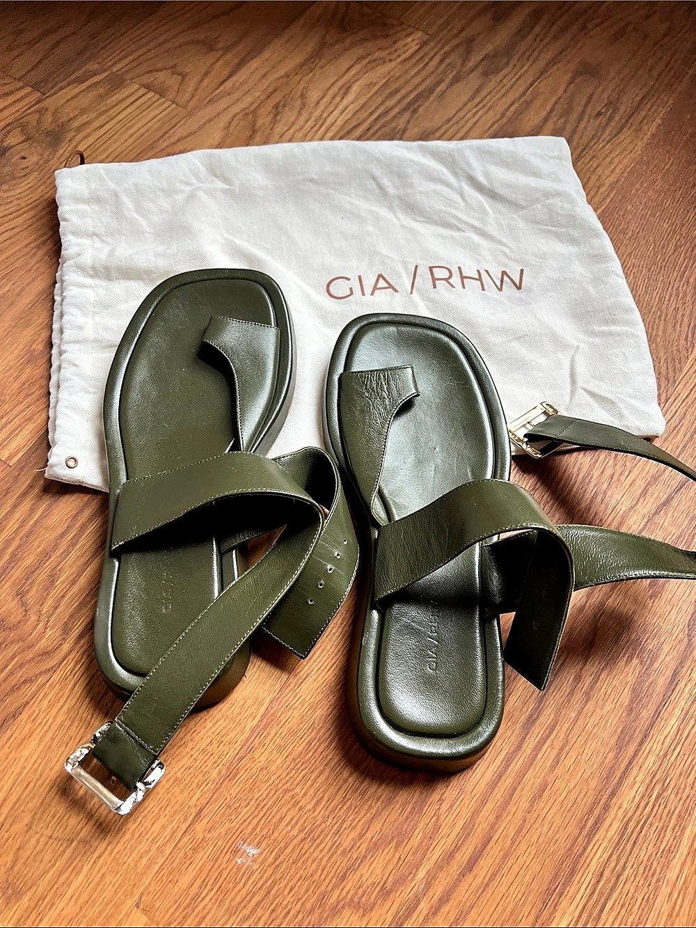 Gia/RHW Women's Green Strappy Flat Sandals